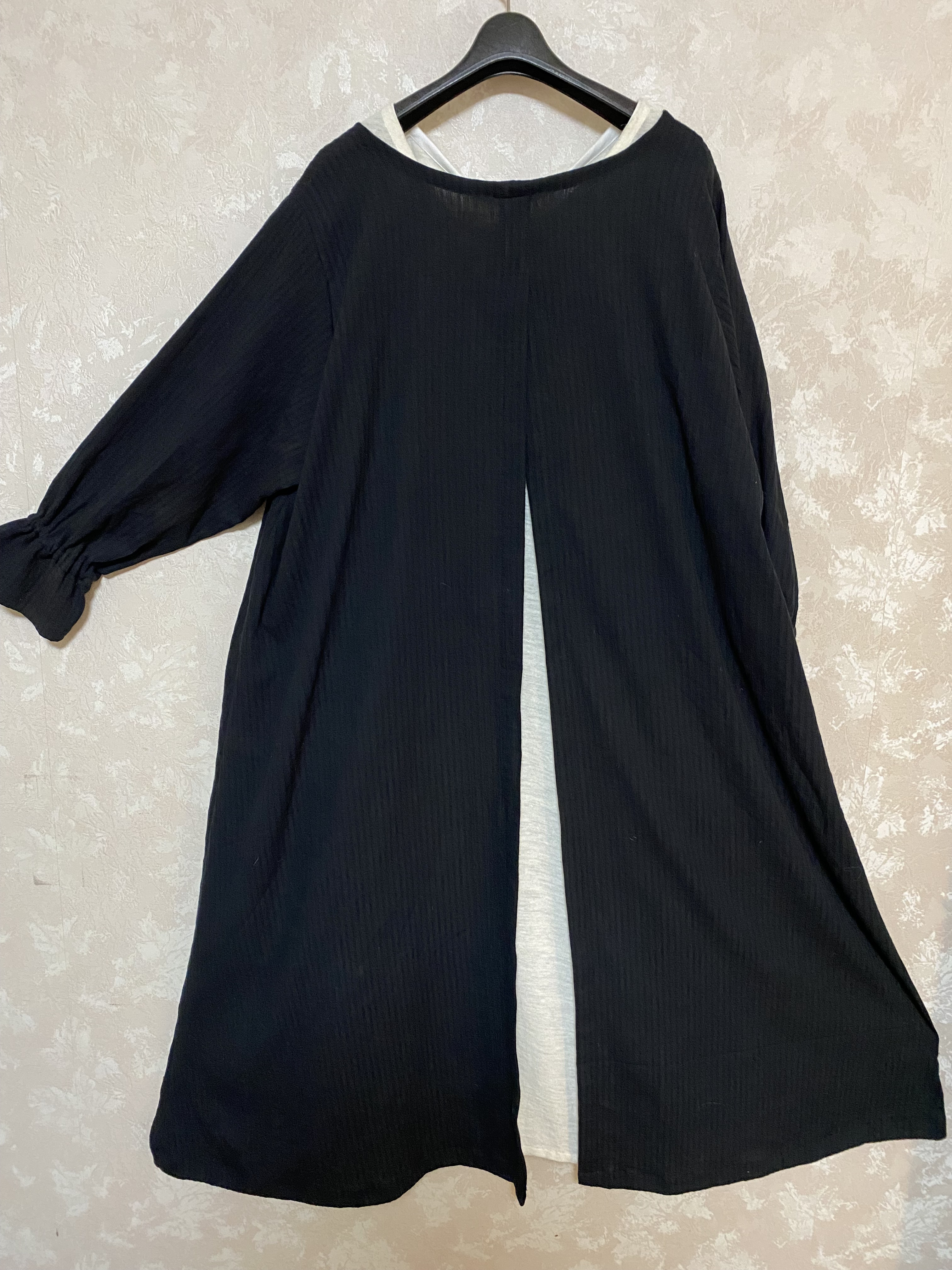 282.黒のワンピース、ゆったり　織り　薄め　着やすい　２ウェイ　オールシーズン