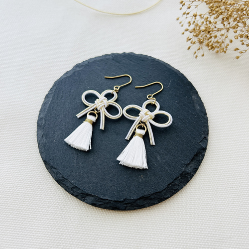 水引のイヤリング・ピアス 叶結びとタッセル 白 卒業式の袴におすすめ