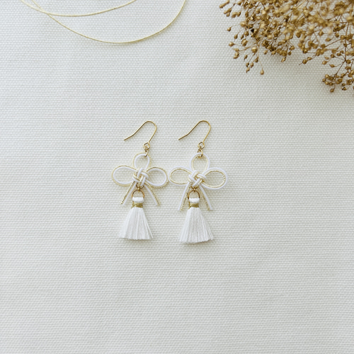 水引のイヤリング・ピアス 叶結びとタッセル 白 卒業式の袴におすすめ