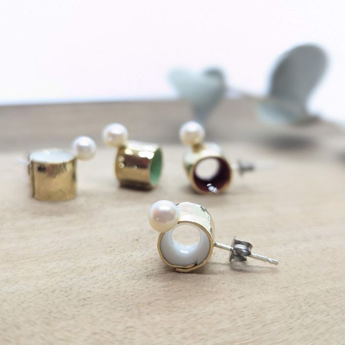 コロンと可愛いピアス　＊roll cake＊ホイップ乗せ　※片耳売り（真鍮）