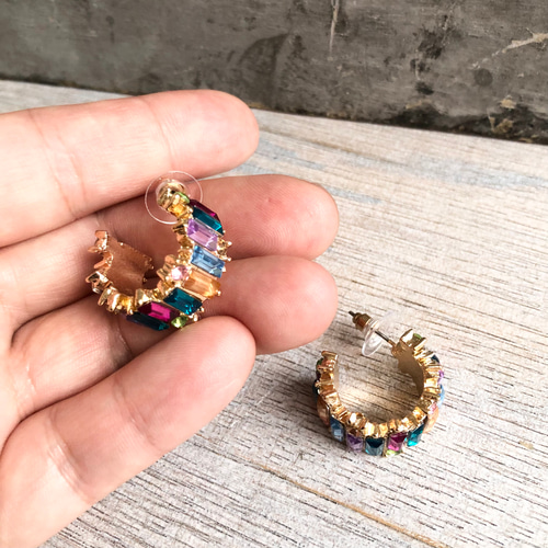 ヴィンテージ風 レトロ ランダム ビジュー フープ ピアス