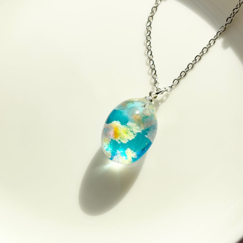 彩雲な空を閉じ込めた 1.8cm 小さな宝石 レジン 雲レジン