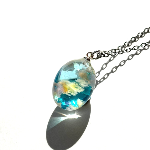 彩雲な空を閉じ込めた 1.8cm 小さな宝石 レジン 雲レジン