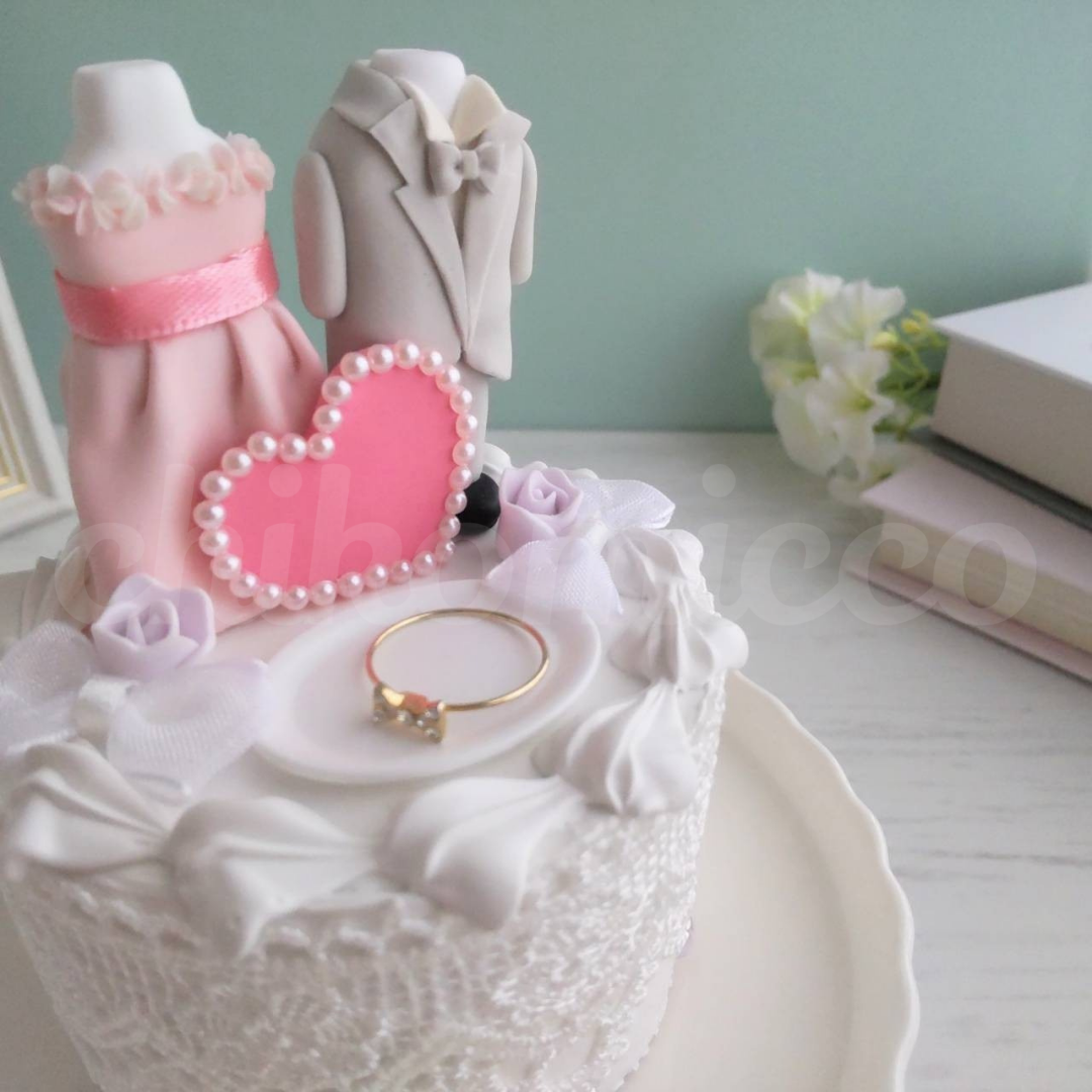 クレイケーキ＊ピンクドレスとタキシードのウェディングケーキ/直径7.5cm