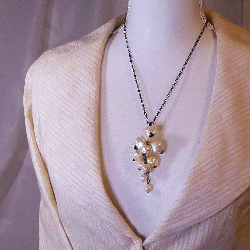 樹脂パールペンダント「Look  at me」　日本製くしゅっと樹脂パール　パフェペンダント　ボリュームパール