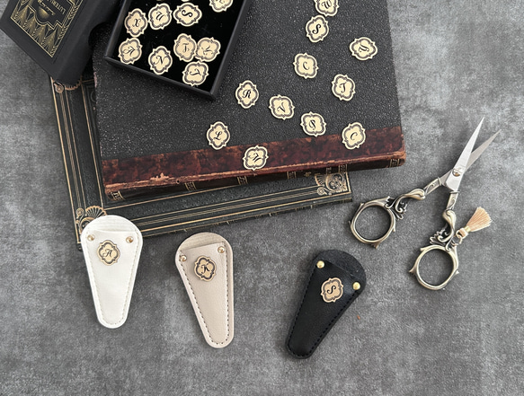 イニシャル入りヴィンテージデザイン糸切ハサミ＆ケース 11枚目の画像