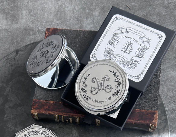 【イニシャル＆名入れ】コンパクトミラー 18枚目の画像