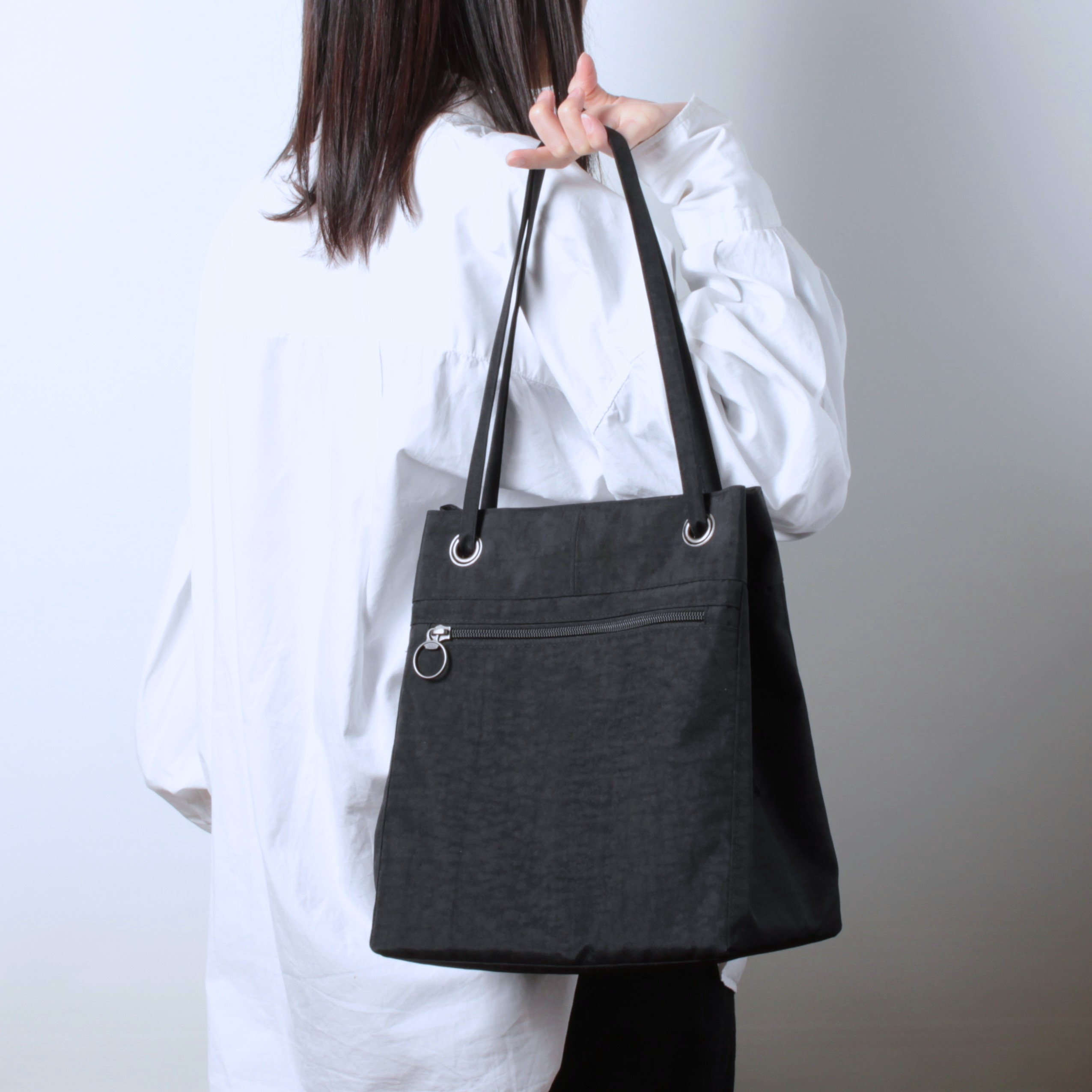 ハトメ巾着バッグ【ブラック】撥水加工　軽量　ナイロン　ショルダーバッグ 6,474円