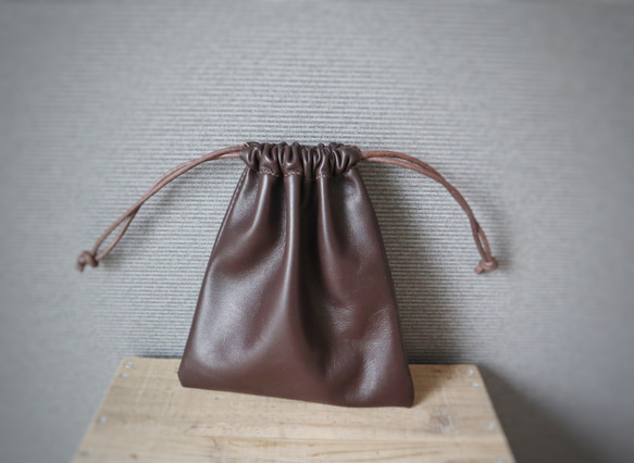 レザーの巾着 ポーチ teira. 通販 19003642｜Creema(クリーマ)