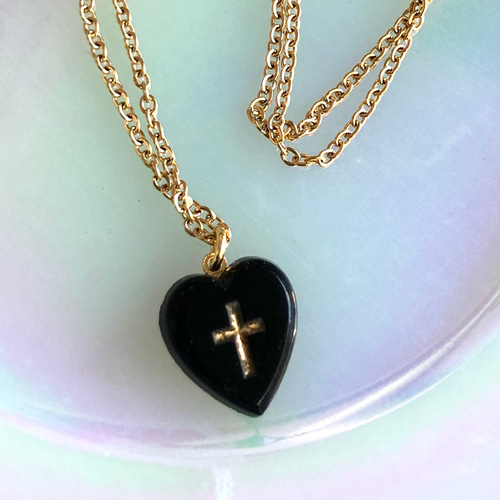 ヴィンテージ ブラック クロス ハート ガラス カボション ネックレス