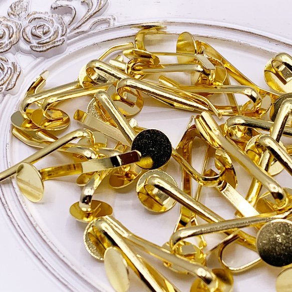 ポニーフック パーツ ゴールド 50個 丸皿 10mm 台座付き 差し込み式 ピン アクセサリー パーツ BD4191 4枚目の画像