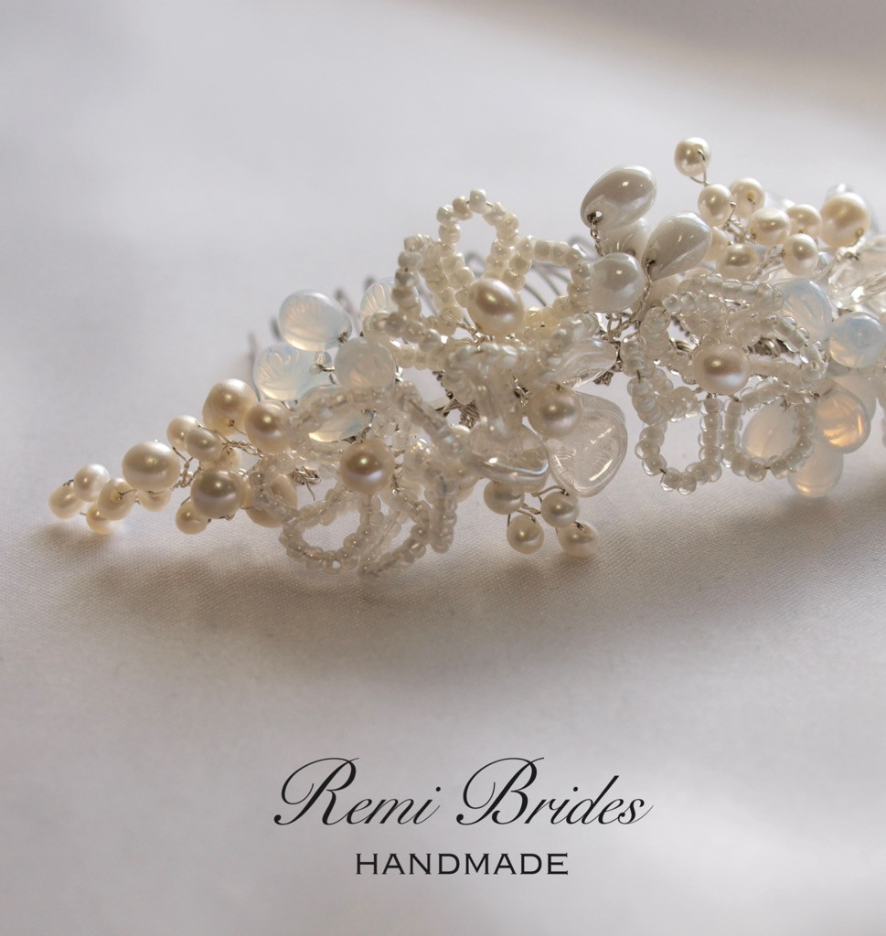 ビーズの小花と淡水パールのヘッドドレス