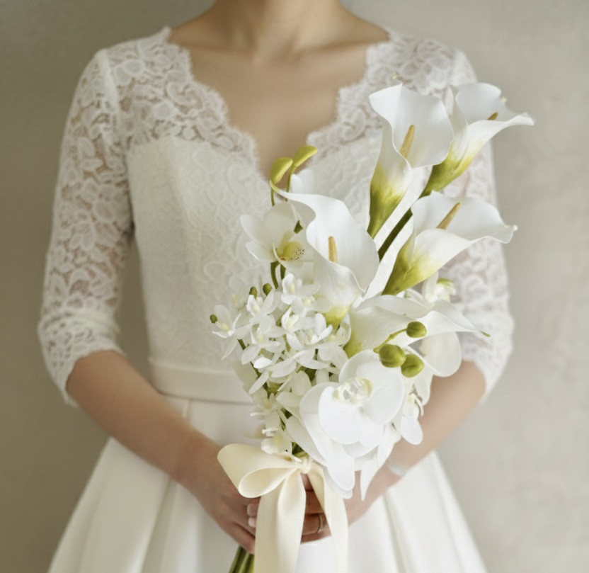 カラーと胡蝶蘭のブーケ