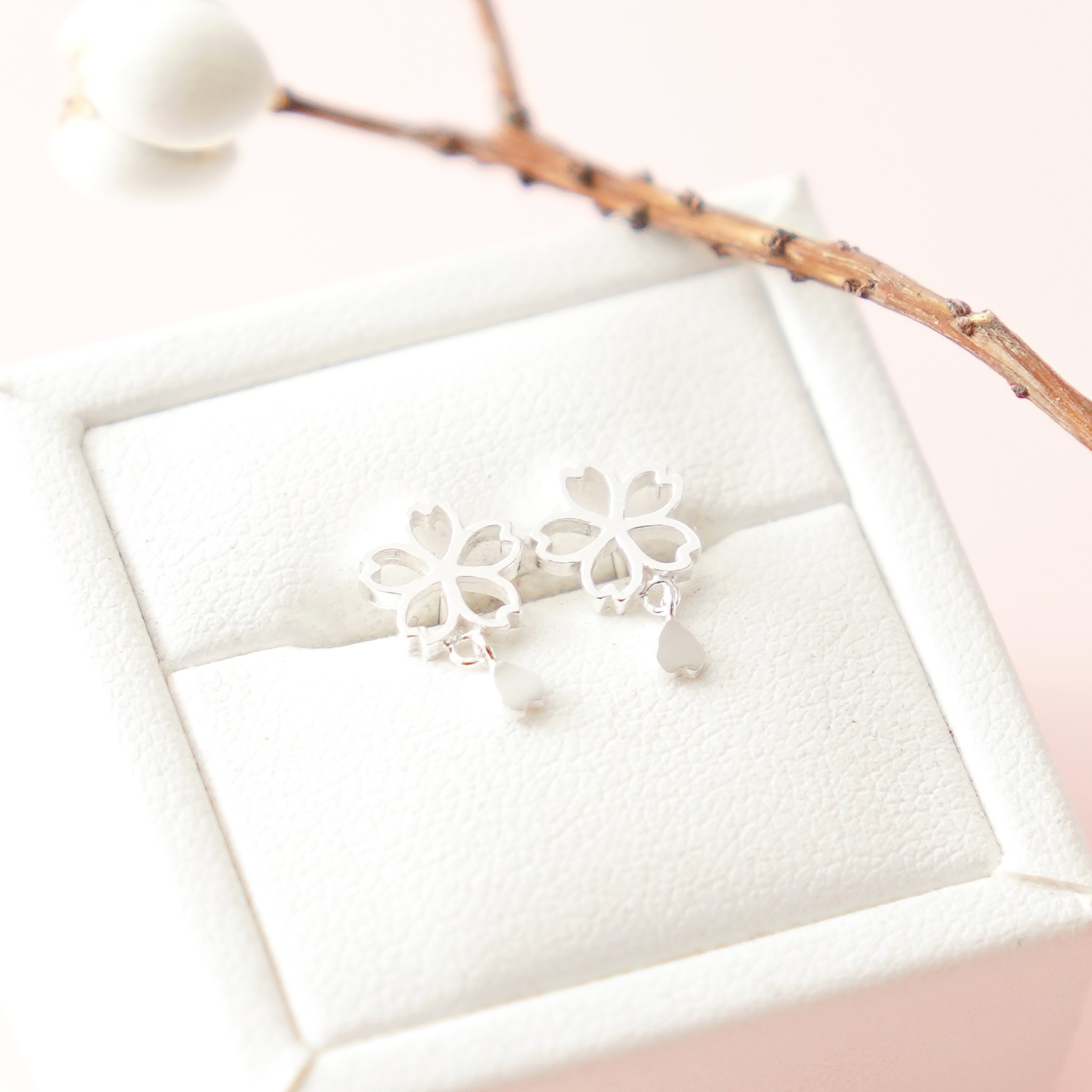 花びら揺れる 透かし桜のピアス シルバー《送料無料》Silver925