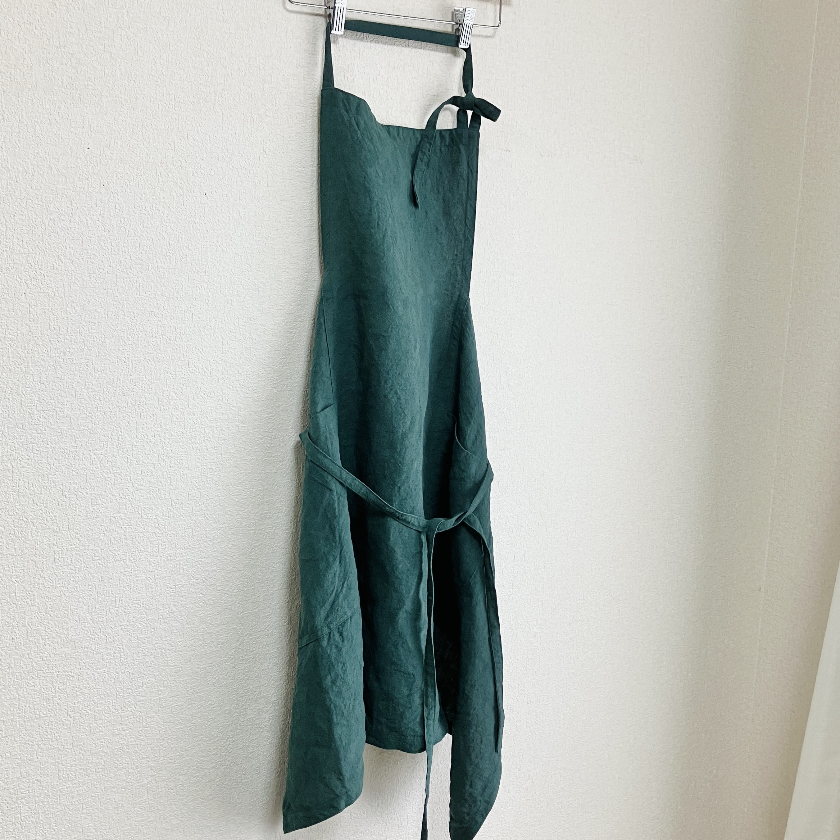 小柄なあなたに贈るベルギーリネンの華やぎワークエプロン　スモールサイズ　ベルギーリネン25番手　フォレストグリーン