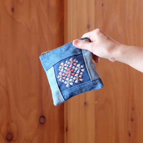 【リネン刺繍　ようこママページ】ボートポーチ リネン刺繍 ようこママページ】ボートポーチ