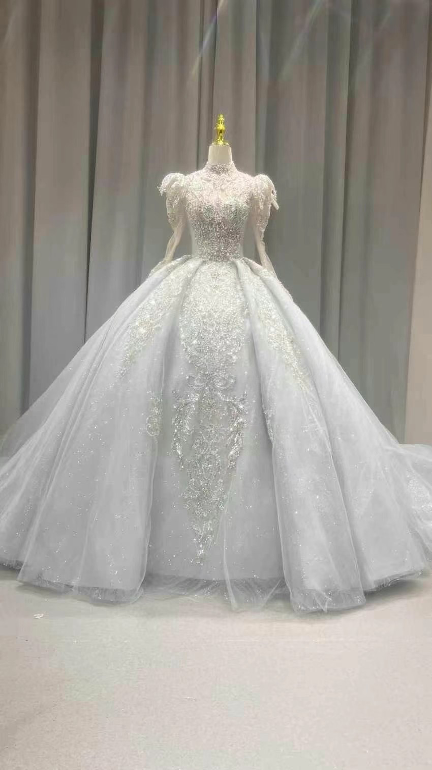 高品質　イリュージョンネック　送料無料　優雅　秋婚冬婚にピッタリ　上品　ブルーグレー　贅沢　チュール　レーススカート花嫁