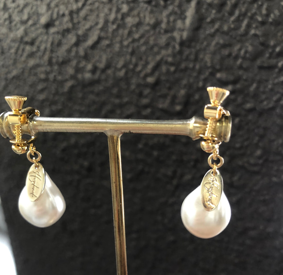 ＊ お洒落 ＊ バロックパール ゴールド 一粒 パール 上品 お出かけ 真珠 式 フォーマル イヤリング ／ ピアス 3枚目の画像