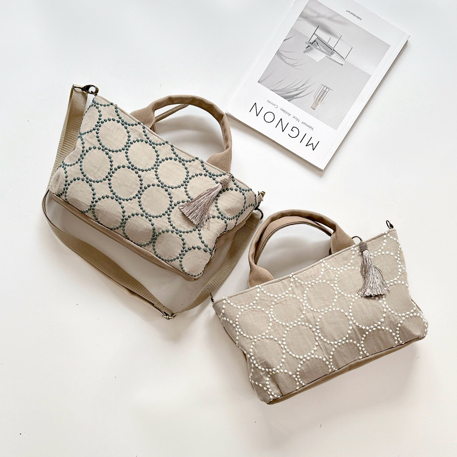 ミナペルホネン/タンバリン生地と倉敷帆布の2wayオーバルトートバッグ【選べる2カラー】ストラップ＆タッセル付/刺繍