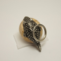 フグ　カーリーメープル（木材）ピューター（金属）キーホルダー、ペンダント、バッグチャーム、置物 11枚目の画像