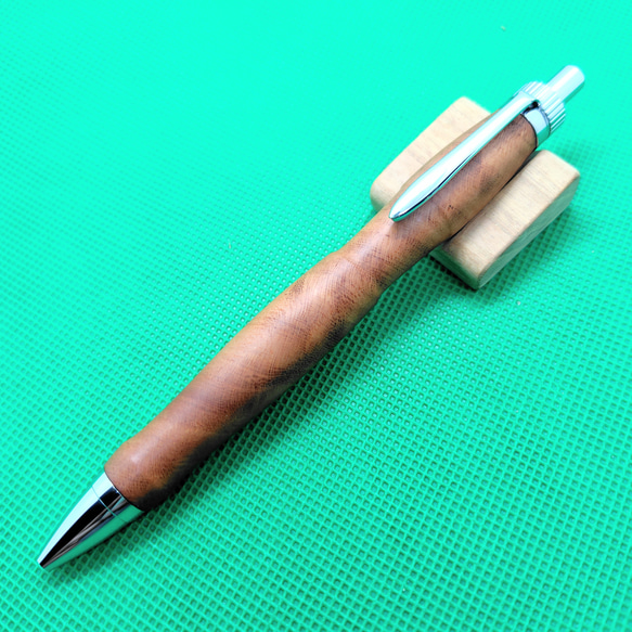 ケヤキの木軸ボールペン 1枚目の画像
