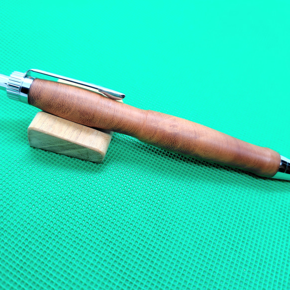 ケヤキの木軸ボールペン 6枚目の画像