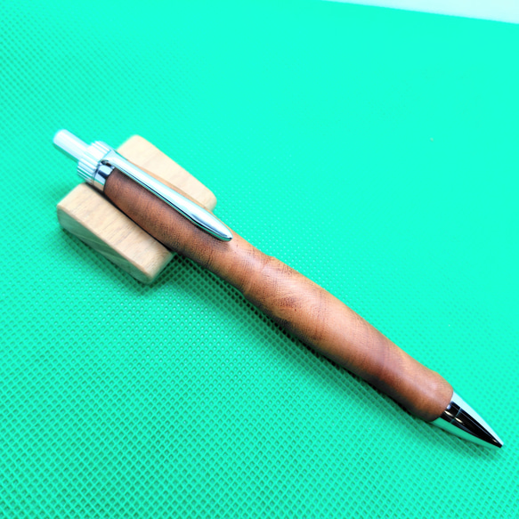 ケヤキの木軸ボールペン 2枚目の画像