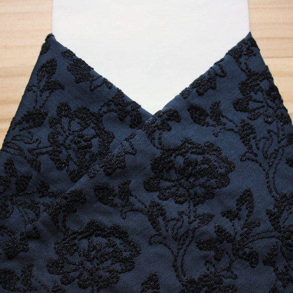 ◇レース半襟・半衿【牡丹唐草】navy×black 1枚目の画像