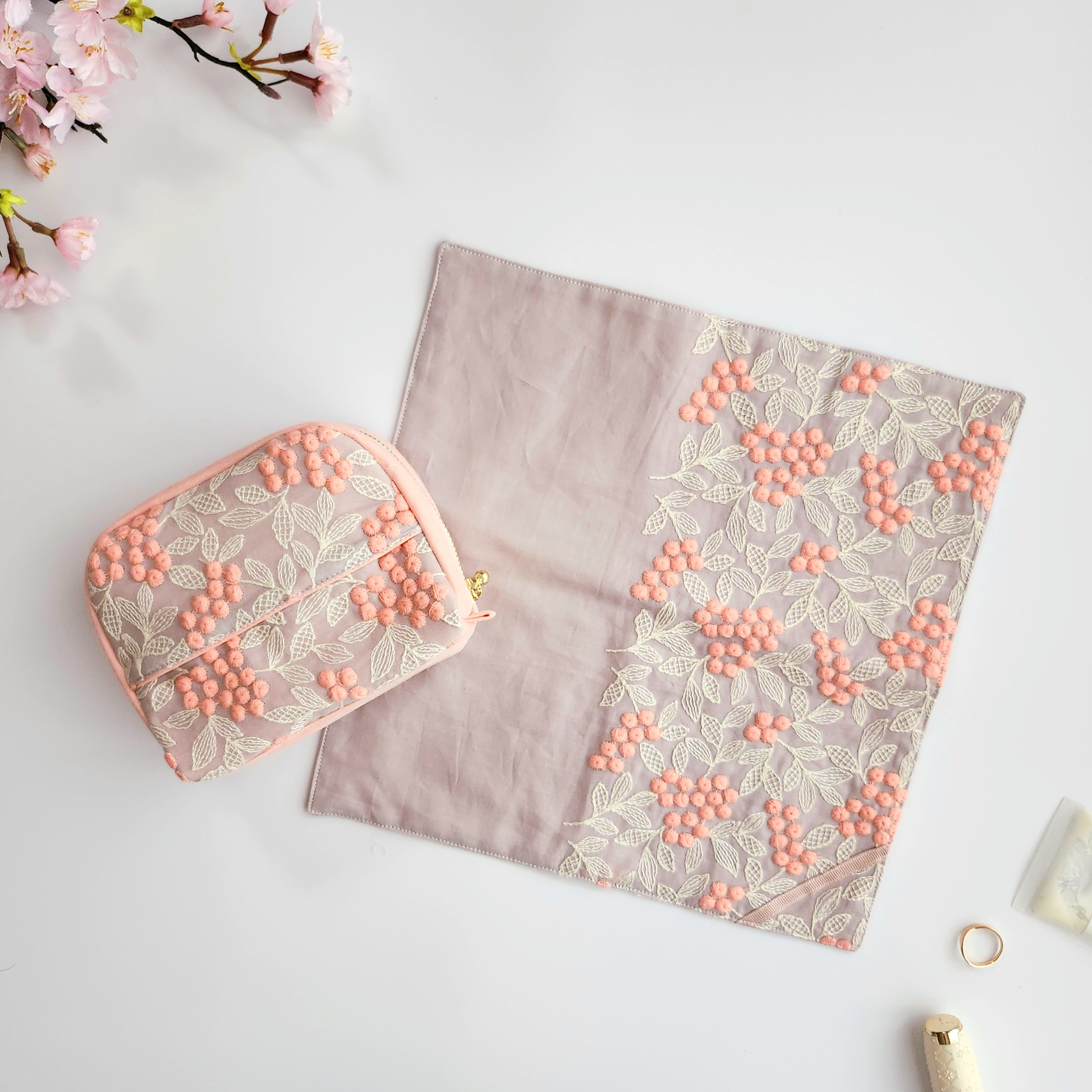 Creema限定福袋│ぷくまる刺繍のころんとティッシュポーチとハンカチの桜色セット｜ピンク ギフト　新生活　送別