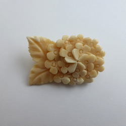 【vintage】鯨歯　ブローチと素材まとめ売り　ハンドメイドに！ vintage】鯨歯 ブローチと素材まとめ売り ハンドメイドに