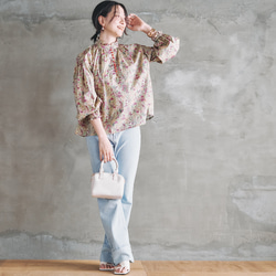 1枚で決まる！デニムと相性バッチリのボタンブラウス 60ローン 生地 フラワーボタニカル レッド 7枚目の画像