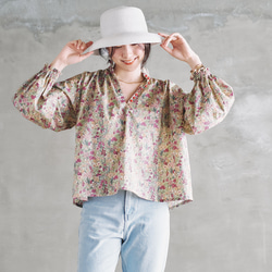 1枚で決まる！デニムと相性バッチリのボタンブラウス 60ローン 生地 フラワーボタニカル レッド 5枚目の画像