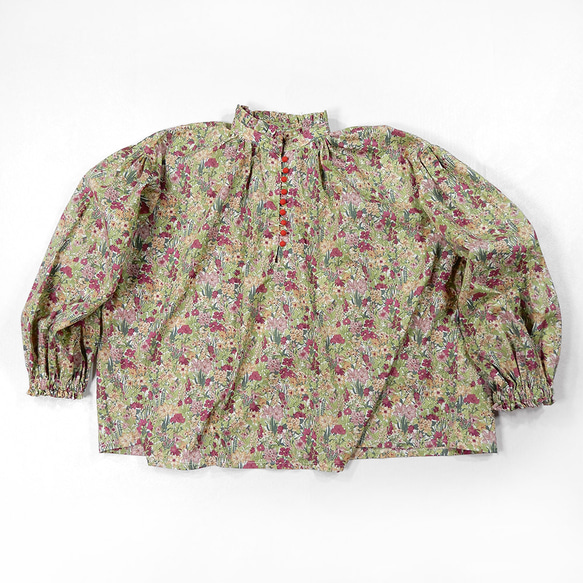 1枚で決まる！デニムと相性バッチリのボタンブラウス 60ローン 生地 フラワーボタニカル レッド 19枚目の画像