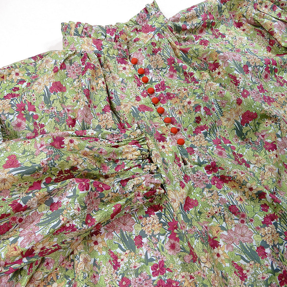 1枚で決まる！デニムと相性バッチリのボタンブラウス 60ローン 生地 フラワーボタニカル レッド 20枚目の画像