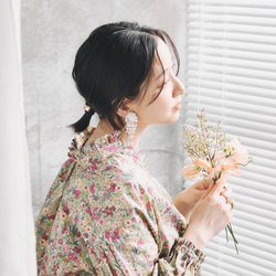 1枚で決まる！デニムと相性バッチリのボタンブラウス 60ローン 生地 フラワーボタニカル レッド 12枚目の画像