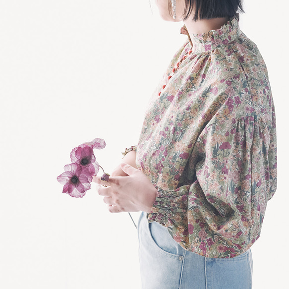 1枚で決まる！デニムと相性バッチリのボタンブラウス 60ローン 生地 フラワーボタニカル レッド 14枚目の画像