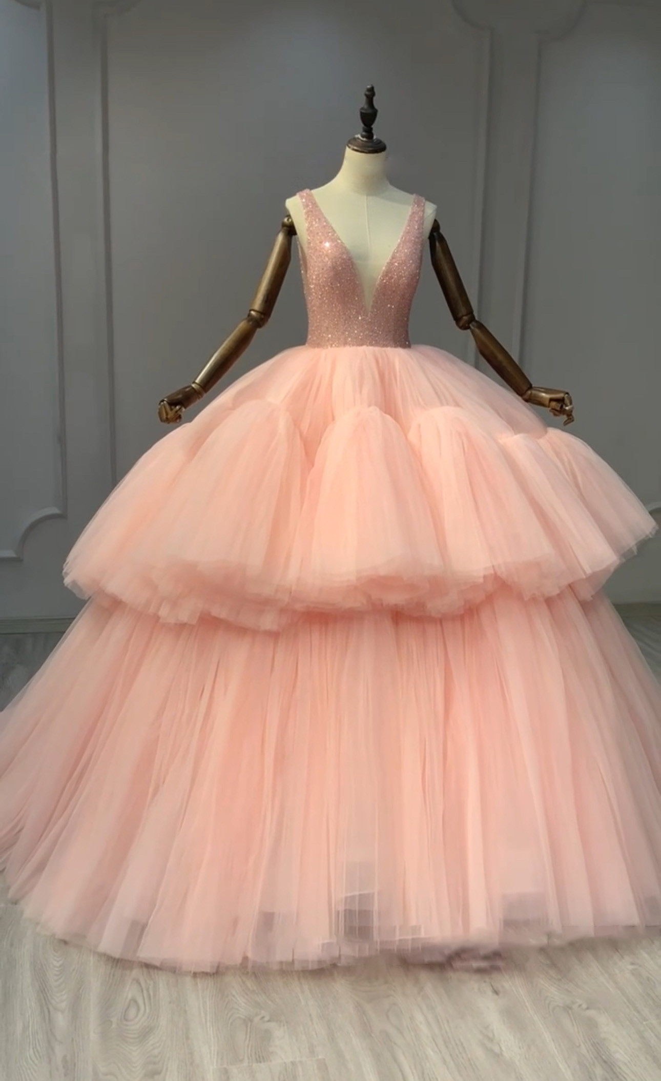 光彩を放つ　カラフル　袖無し　キラキラ　フレアスカート　ボリューム　プリンセスラインお姫様　カラードレス　サイズオーダー