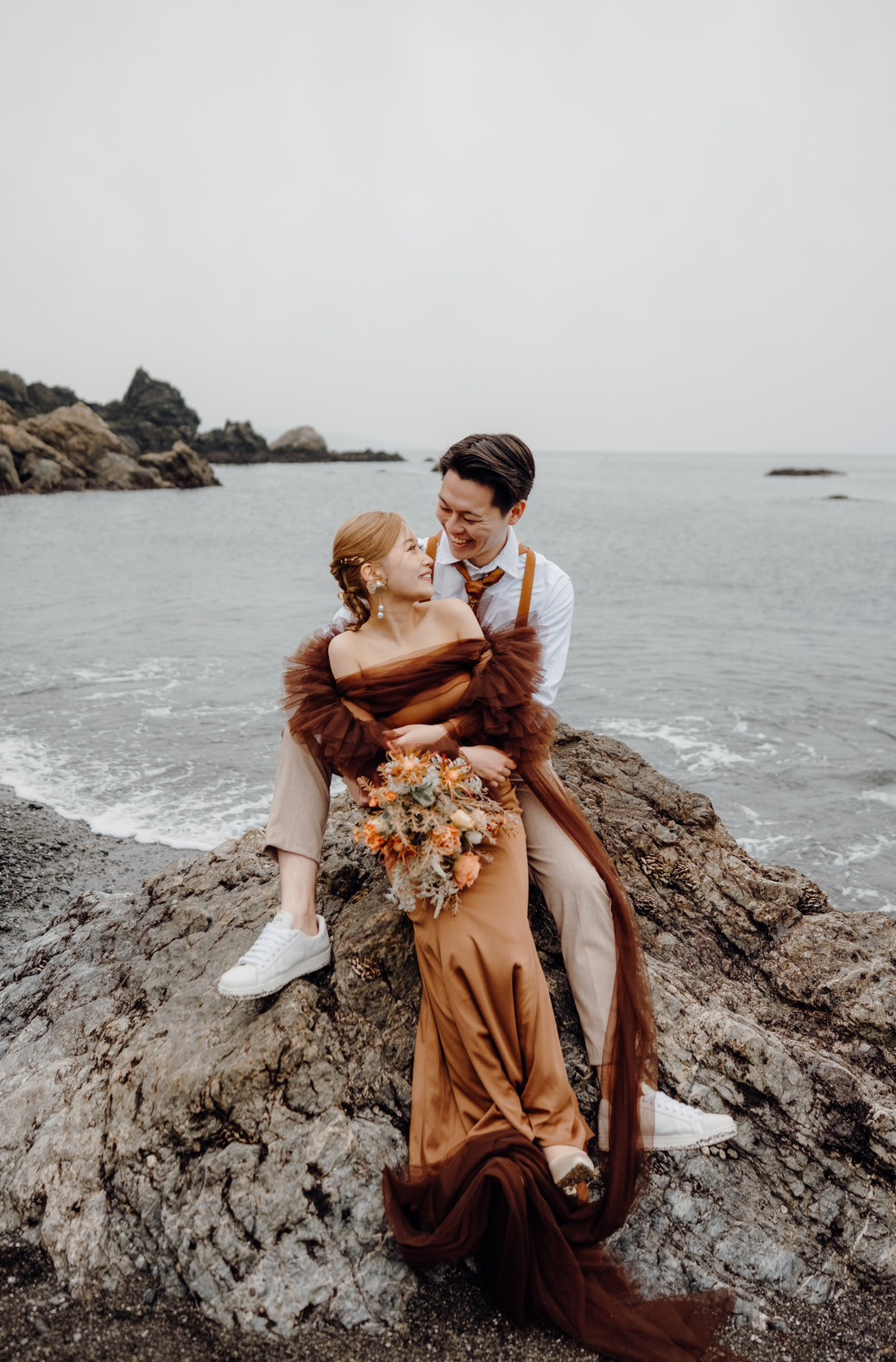 実例写真！パーティードレス ツーピース コーヒーの色 トップス 取り外し マーメイドライン 細見えシルエット 大人っぽい