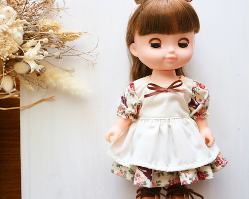 26cmドール服 ぬいぐるみ服 ローズ柄エプロン風ワンピース ソラン