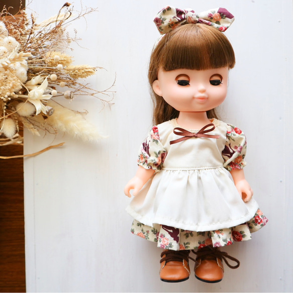 26cmドール服 ぬいぐるみ服 ローズ柄エプロン風ワンピース ソラン