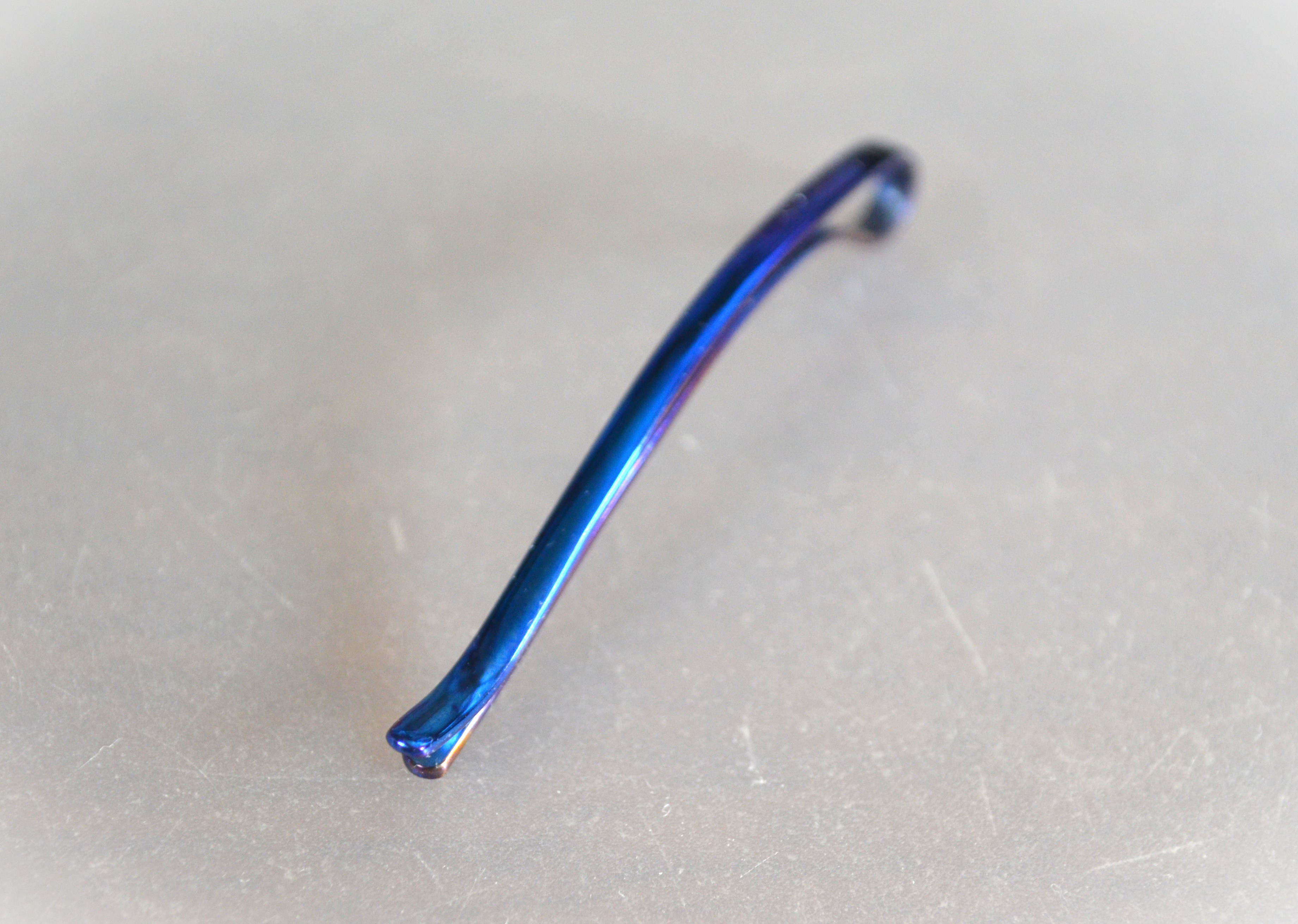 Titanium hairpin・優しいチタンヘアピン・ディープブルー・ショート55mm