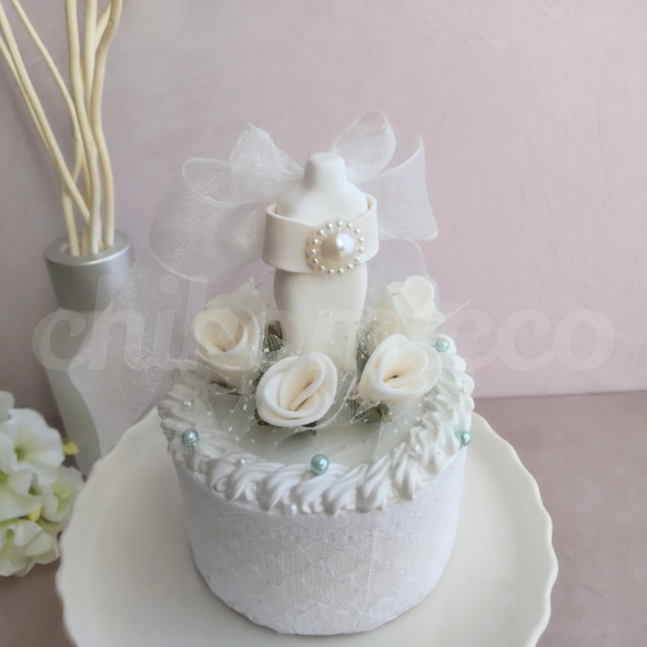 クレイケーキ＊純白ドレスのウェディングケーキ/直径7.5cm 立体