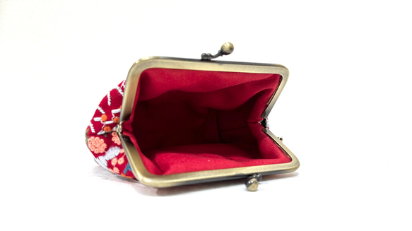 花刺繍がまぐちのスクエアポーチ《レッド》 4枚目の画像