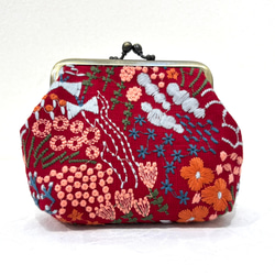 花刺繍がまぐちのスクエアポーチ《レッド》 2枚目の画像