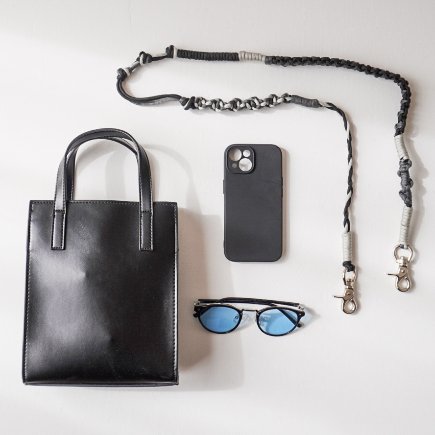 新作！優しいモノクロ　パラコードショルダー　スマホショルダー　021