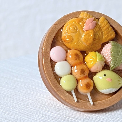 フェイクスイーツ☆ミニチュアスイーツ 久しぶりのパフェ。 いちご🍓を使って 3種類作ってみました