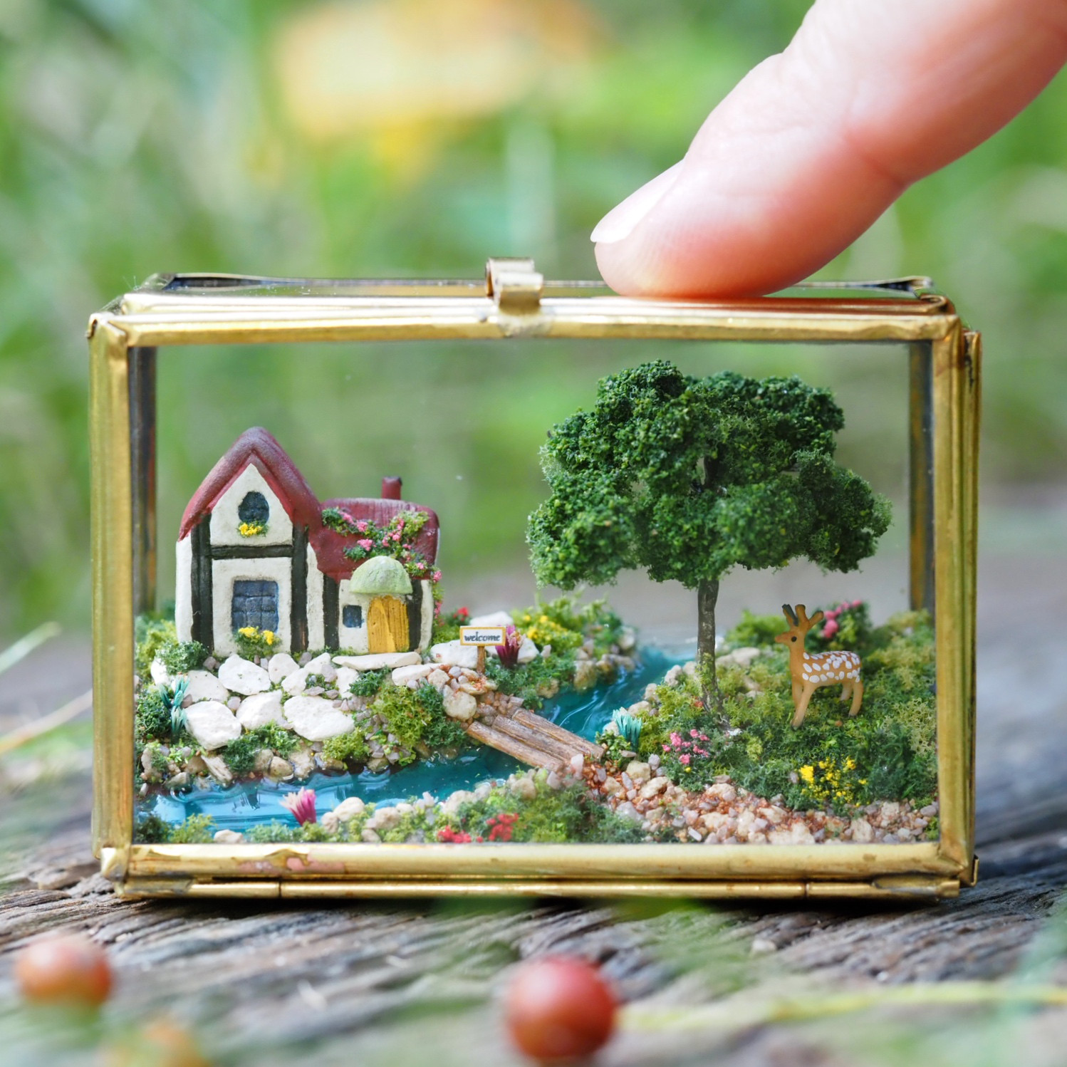 【ジオラマアート】物語の世界　メルヘンな森　小さなお家　クリスマスプレゼント　真鍮　ミニチュア/アンティーク風　雑貨