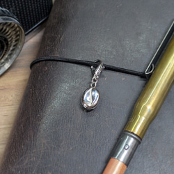 トラベラーズノートを飾るコーヒー豆チャーム【シルバー】 1枚目の画像