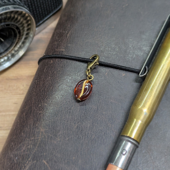 トラベラーズノートを飾るコーヒー豆チャーム【べっ甲】 1枚目の画像