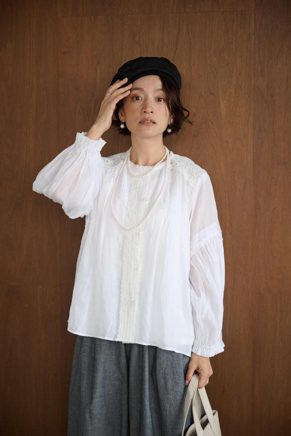 幅広いシーンで活躍可能麻のブラウス　ラミーブラウス　レース切替　250217-1 3枚目の画像